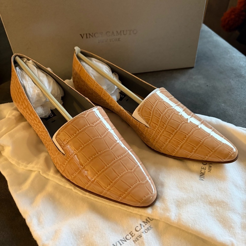 Vince Camuto Kikie Patent Croco Loafers Cream Puff Size 7